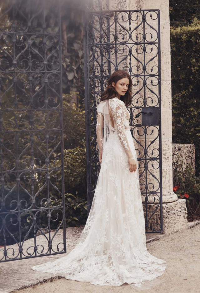 monique lhuillier long sleeve wedding dress